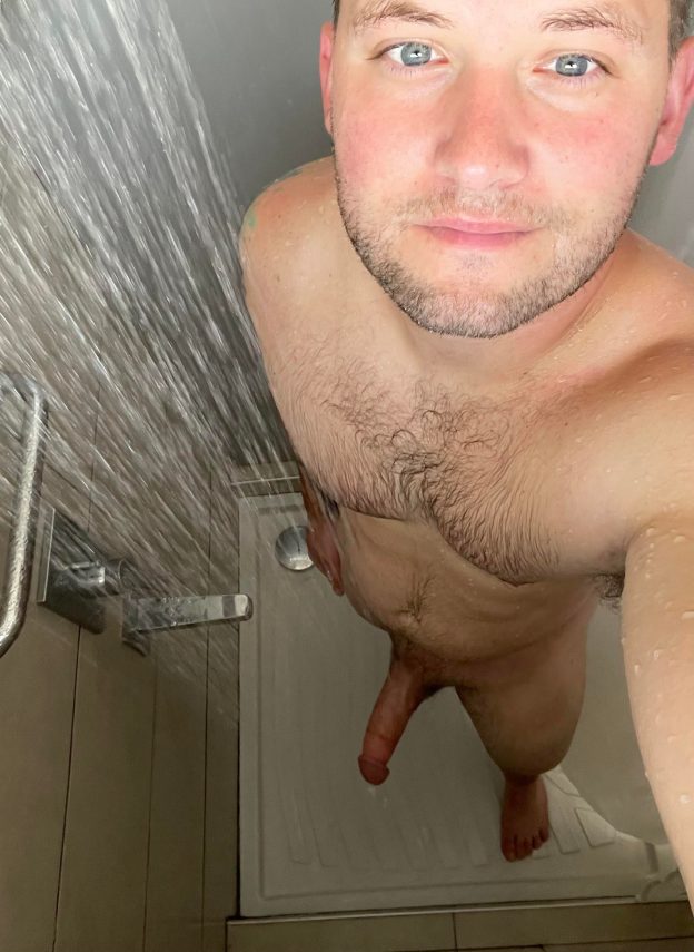 There is good lighting in this shower [m30]